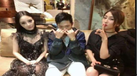 快乐吃瓜娱乐新闻视频  第1张