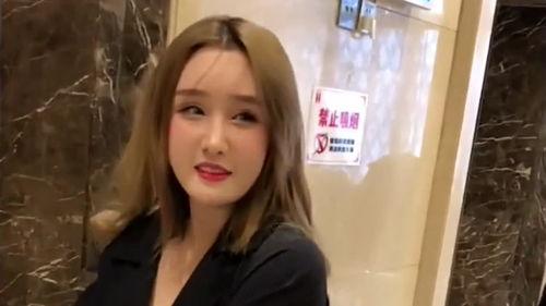 网红妹剪刀手,揭秘网络红人的魅力瞬间  第2张